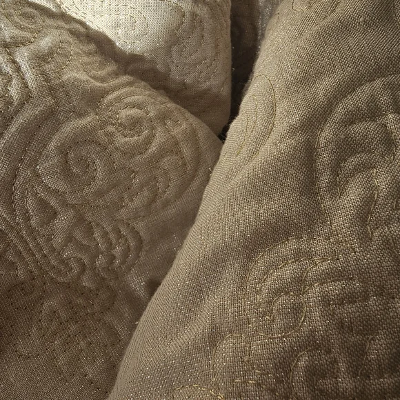 Luxe Habitat King Cream Quilt And Pillow Set - Picture 8 of 13